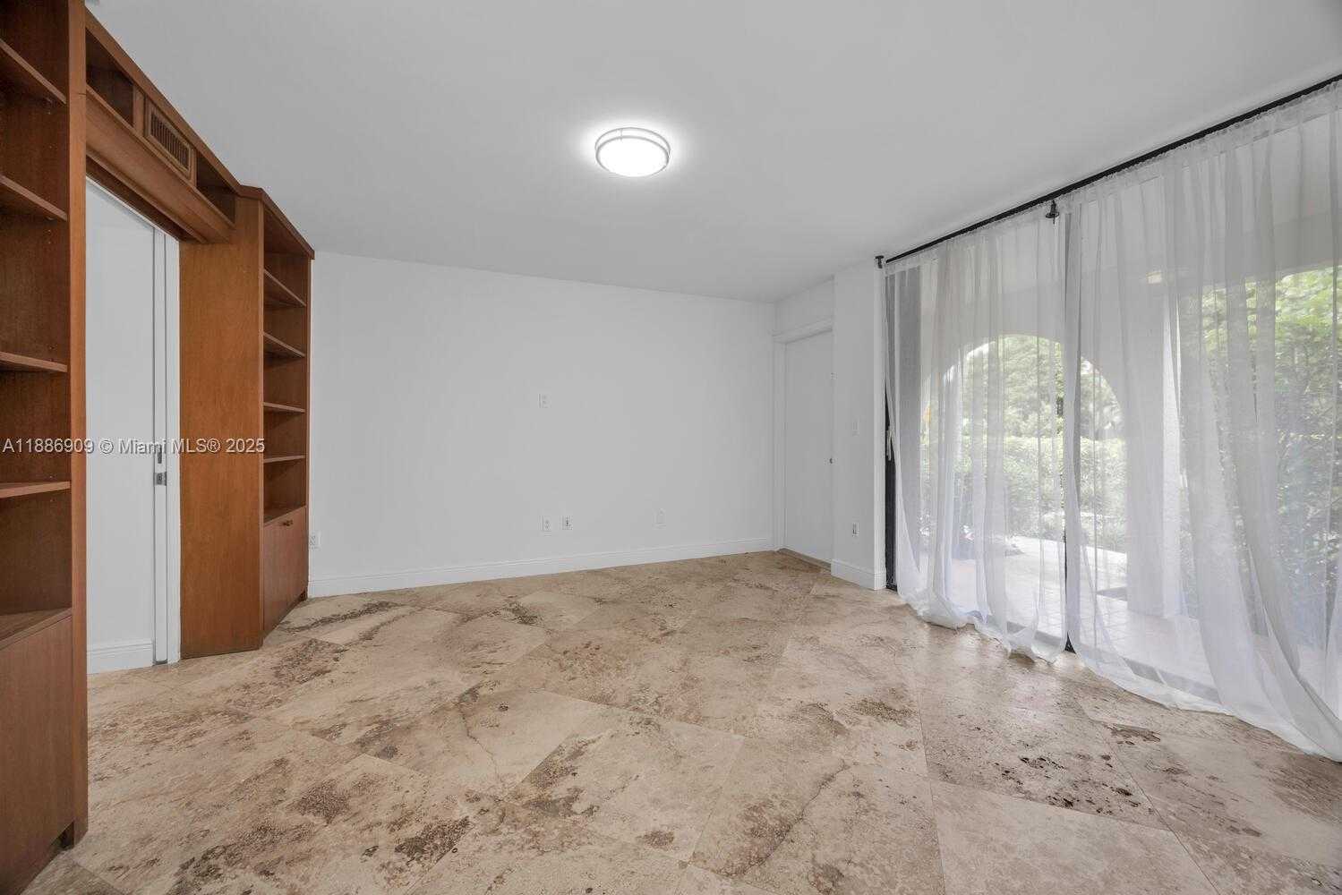 Small Image of 450 GRAPETREE DR #313, Key Biscayne Number 3