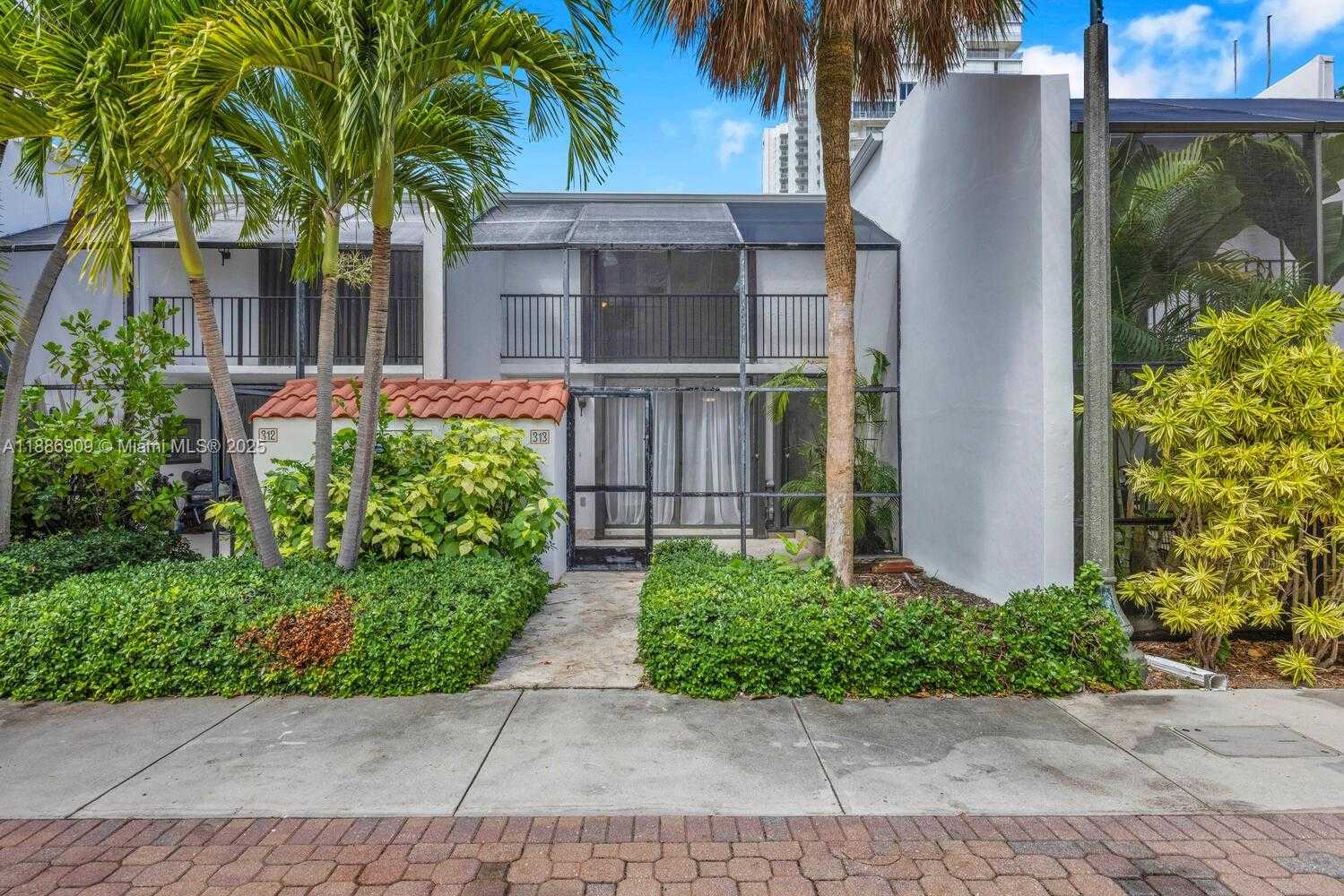 Small Image of 450 GRAPETREE DR #313, Key Biscayne Number 38