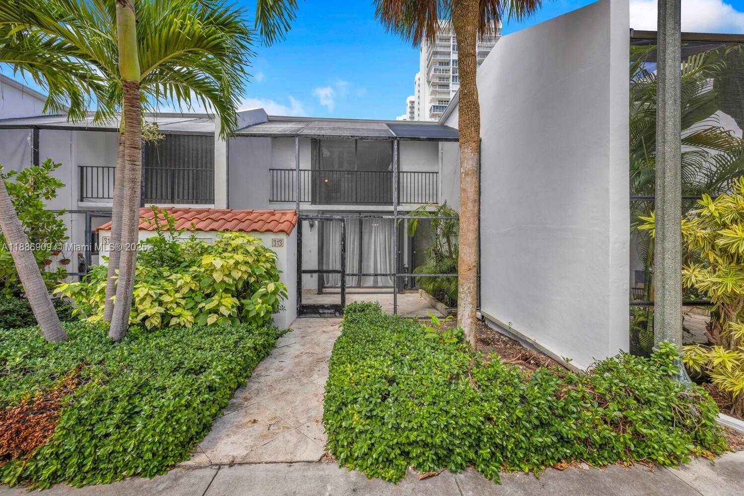 Small Image of 450 GRAPETREE DR #313, Key Biscayne Number 39
