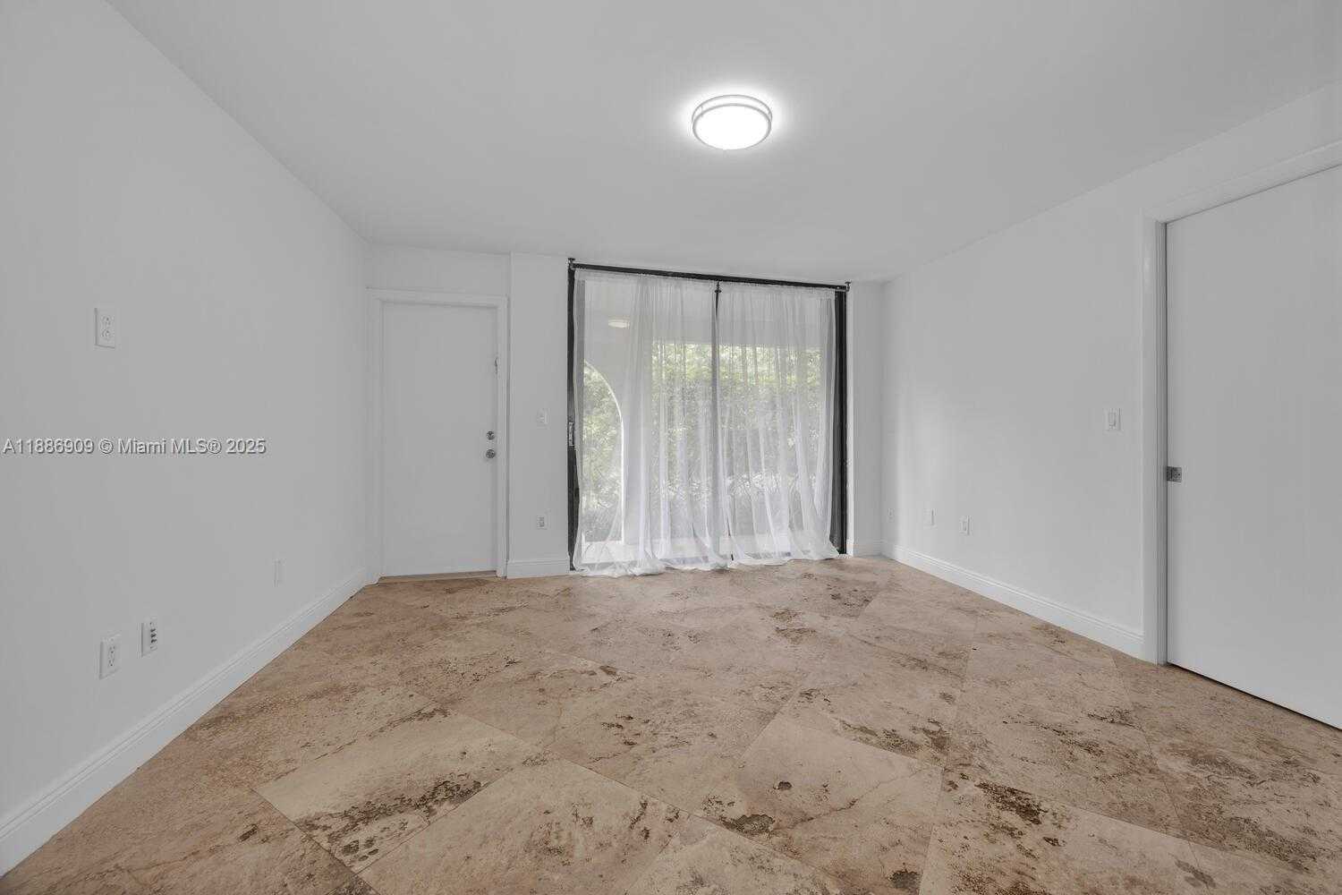 Small Image of 450 GRAPETREE DR #313, Key Biscayne Number 4