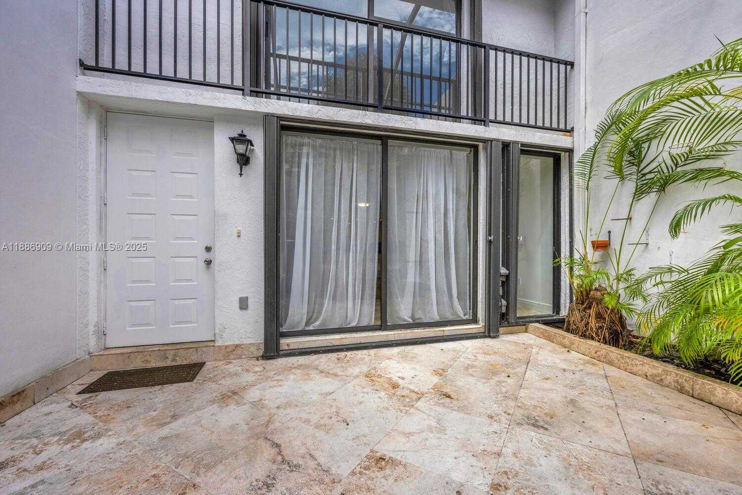Small Image of 450 GRAPETREE DR #313, Key Biscayne Number 40