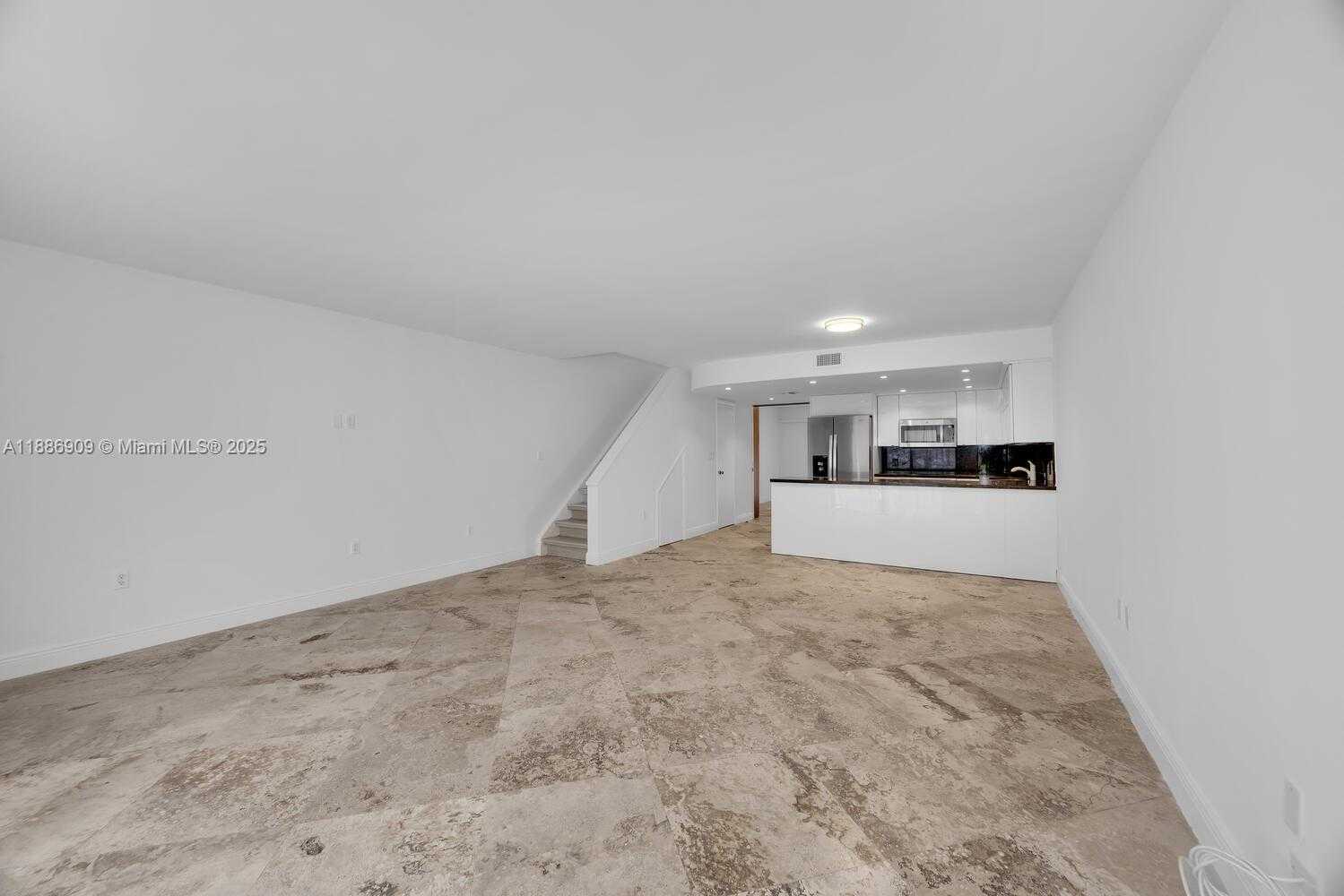 Small Image of 450 GRAPETREE DR #313, Key Biscayne Number 6