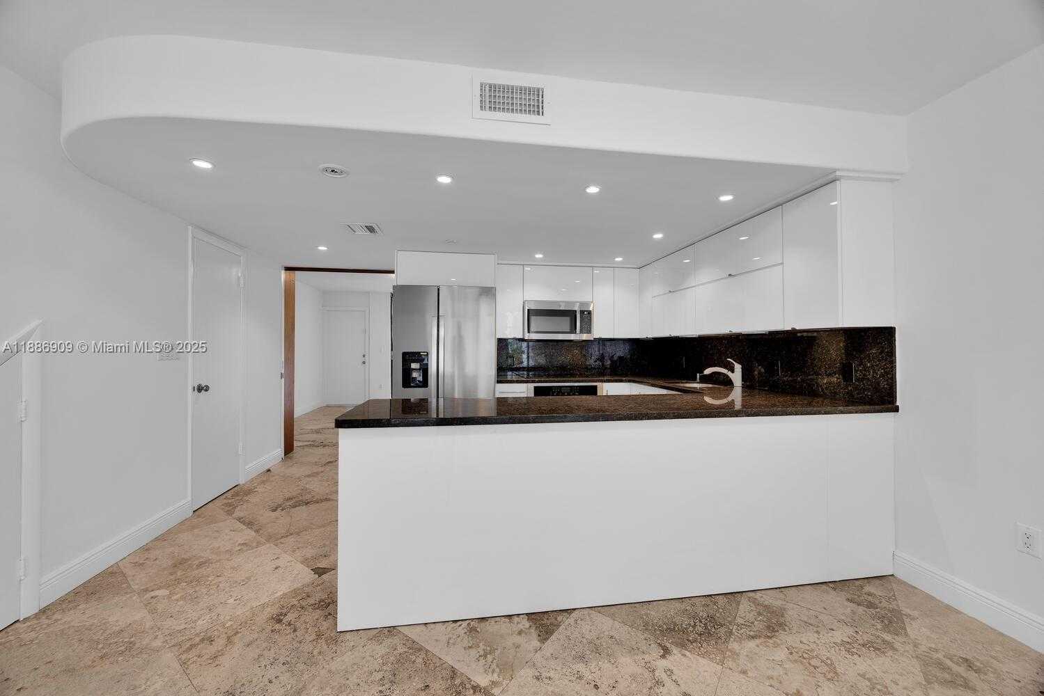 Small Image of 450 GRAPETREE DR #313, Key Biscayne Number 9
