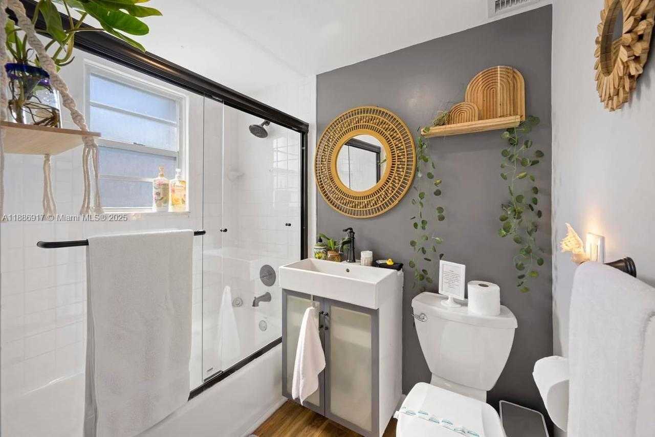 Small Image of 314 NEW HAMPSHIRE ST #23, Hollywood Number 13