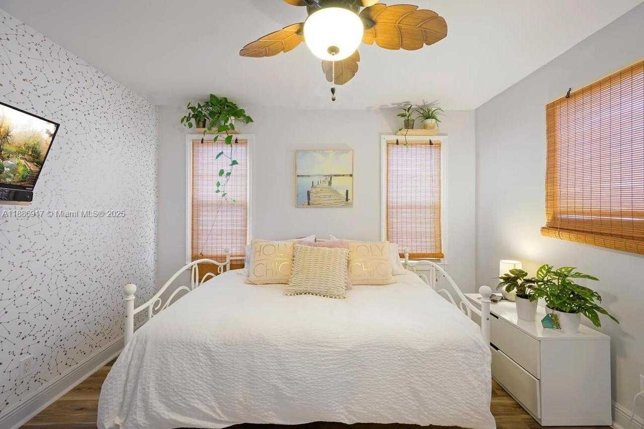 Small Image of 314 NEW HAMPSHIRE ST #23, Hollywood Number 6