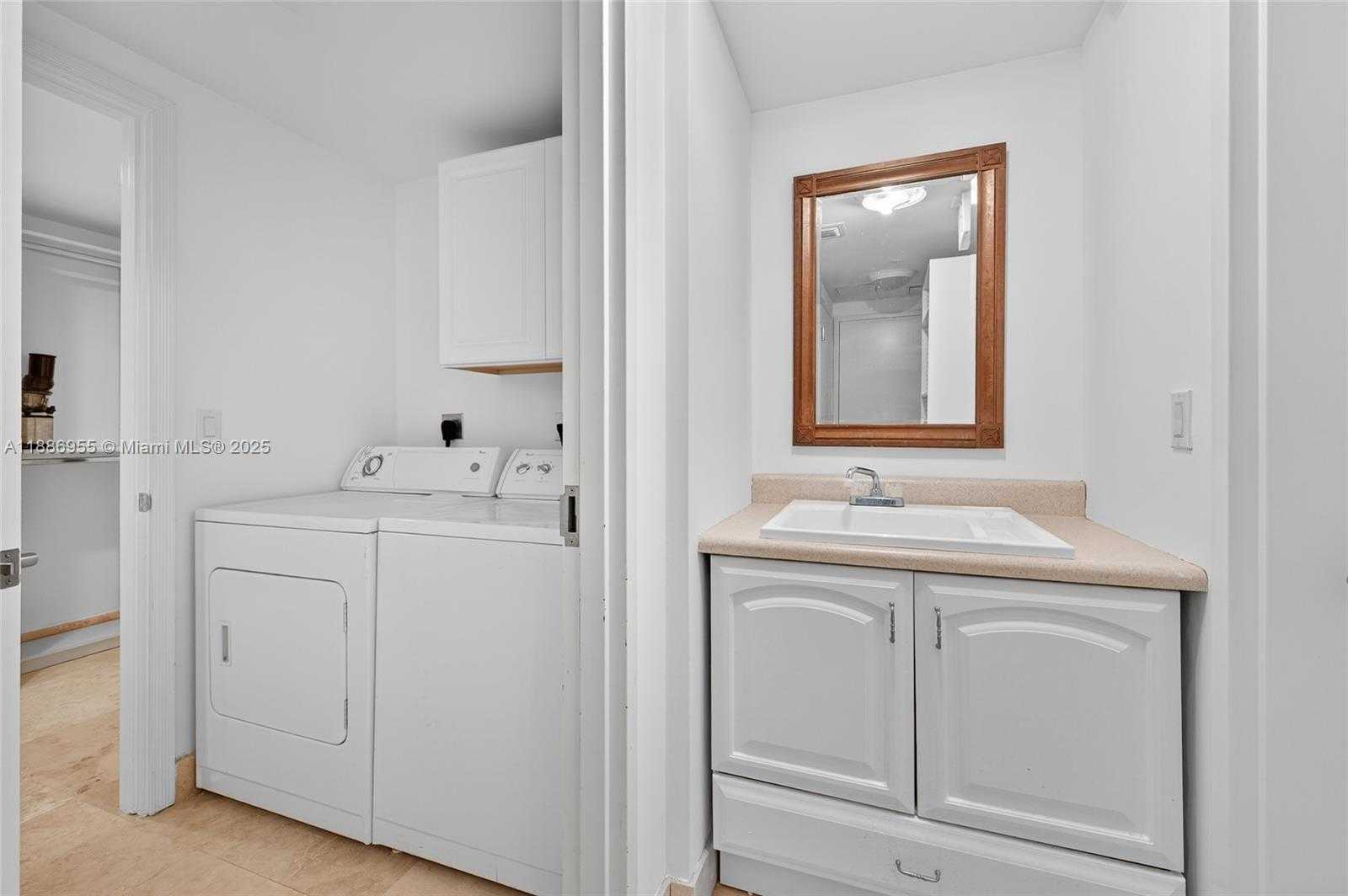 Small Image of 3101 SOUTH OCEAN DR #2403, Hollywood Number 41