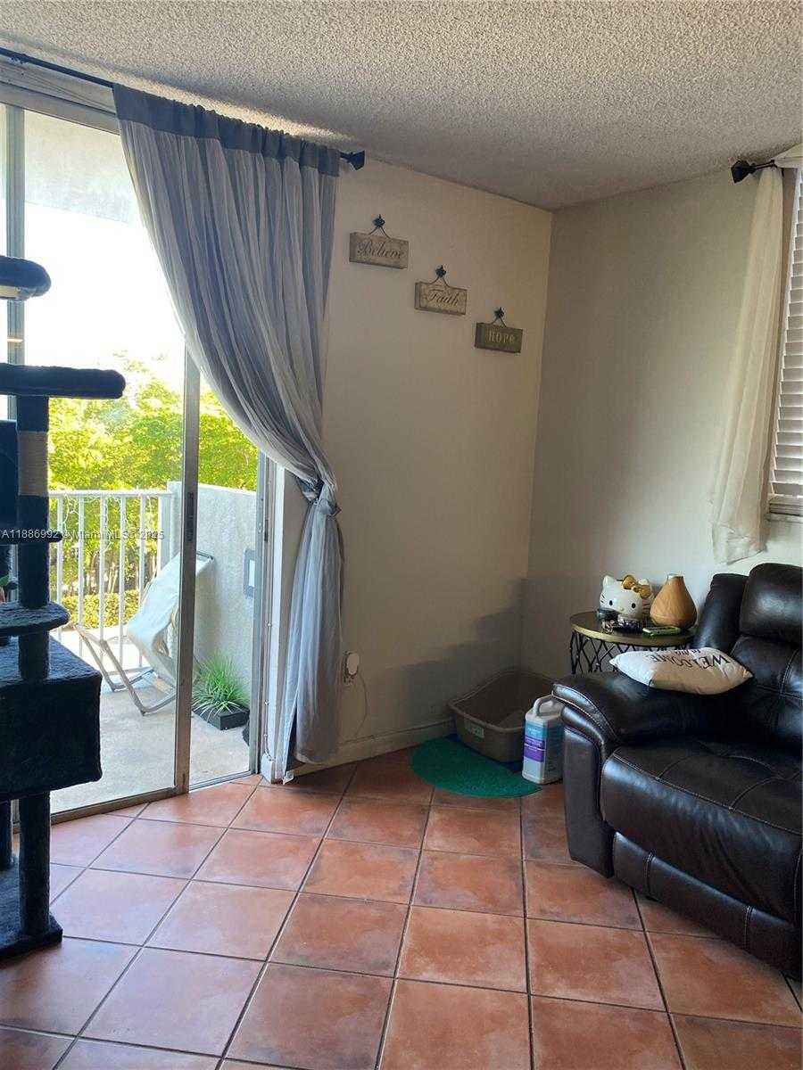 Small Image of 1801 SOUTH TREASURE DR #414, North Bay Village Number 4
