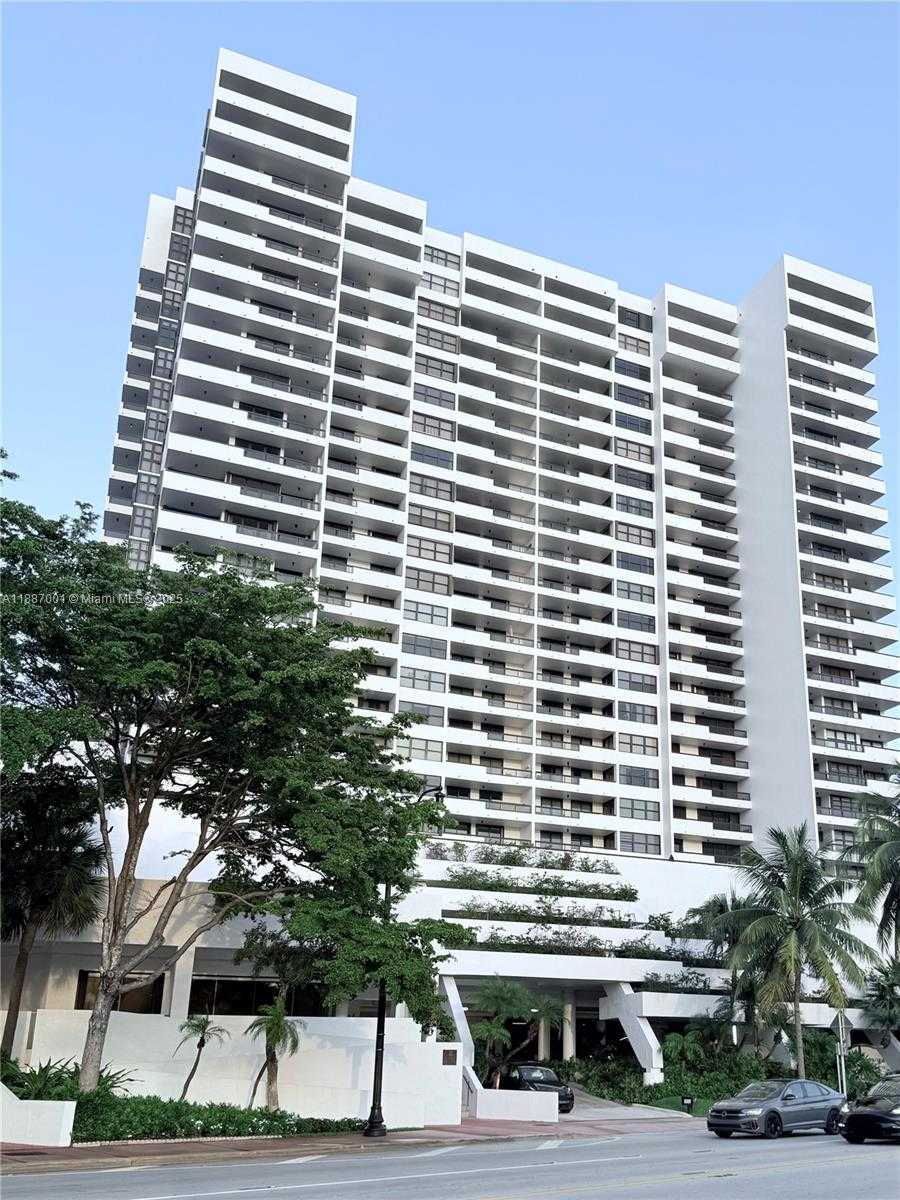 Small Image of 2555 COLLINS AVE #2112, Miami Beach Number 3