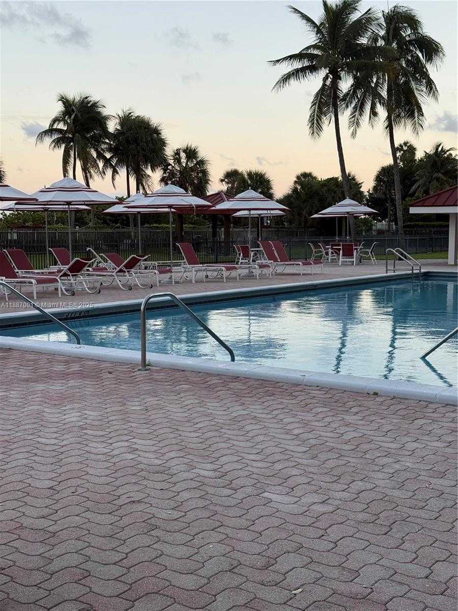 Small Image of 2555 COLLINS AVE #2112, Miami Beach Number 31