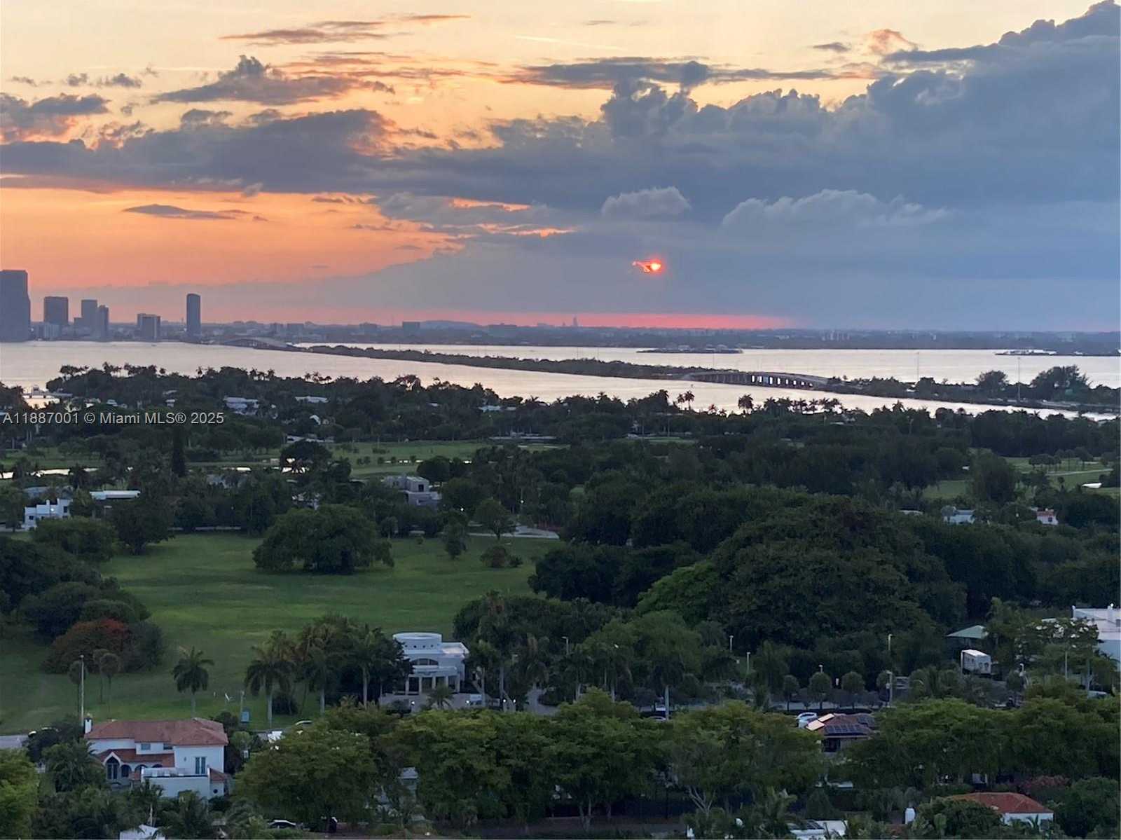Small Image of 2555 COLLINS AVE #2112, Miami Beach Number 5