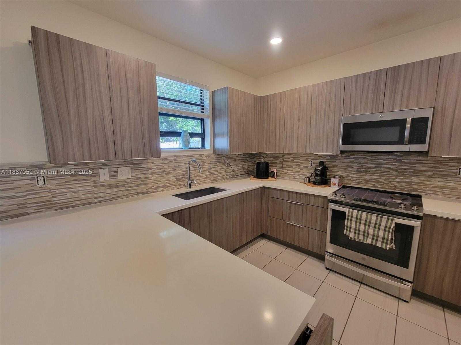 Small Image of 8860 NORTH WEST 103RD PATH, Doral Number 31