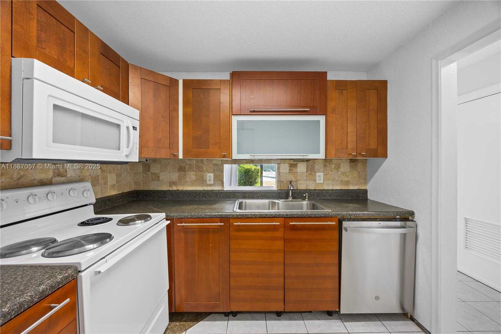 Small Image of 4200 NORTH WEST 3RD CT #116, Plantation Number 8