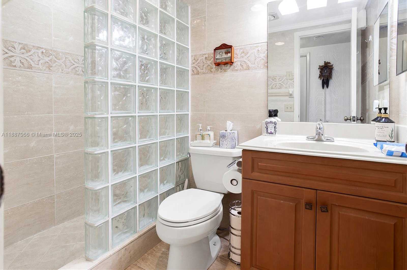 Small Image of 4400 HILLCREST DR #419C, Hollywood Number 10