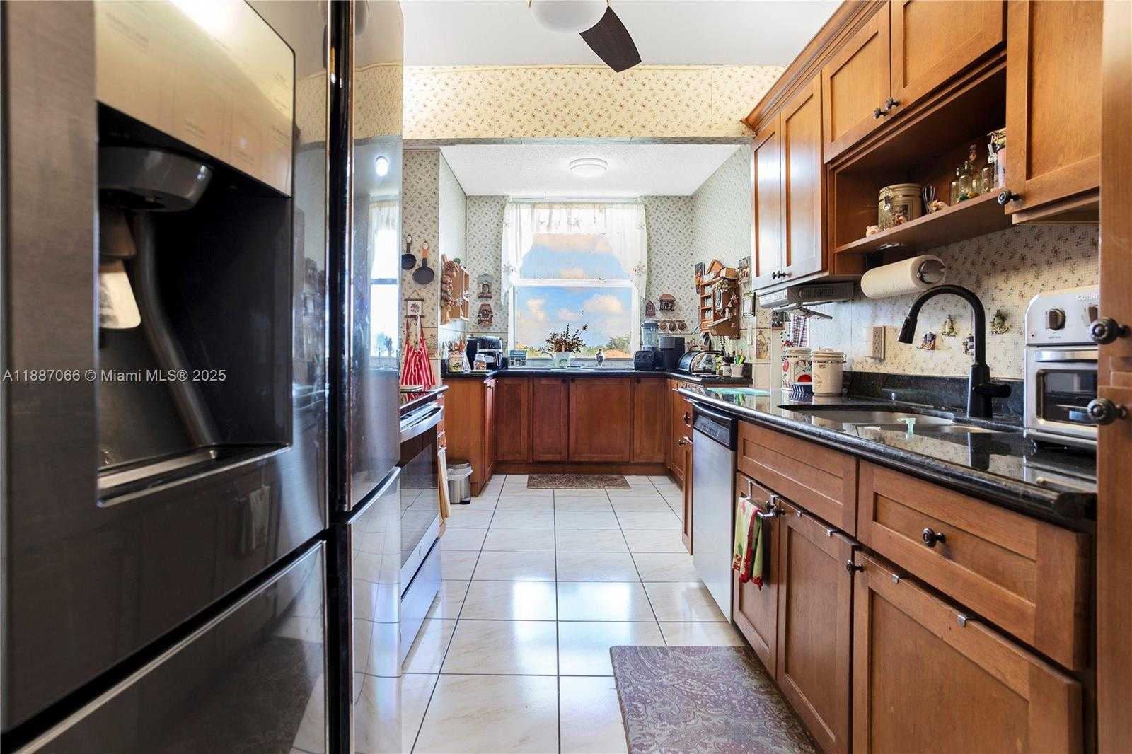 Small Image of 4400 HILLCREST DR #419C, Hollywood Number 11