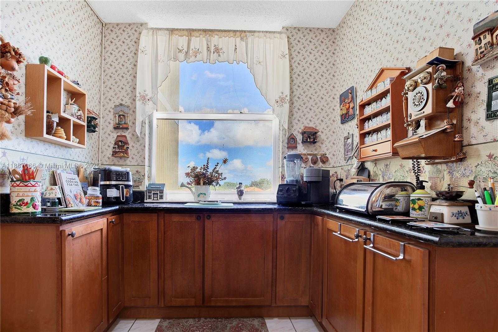 Small Image of 4400 HILLCREST DR #419C, Hollywood Number 12