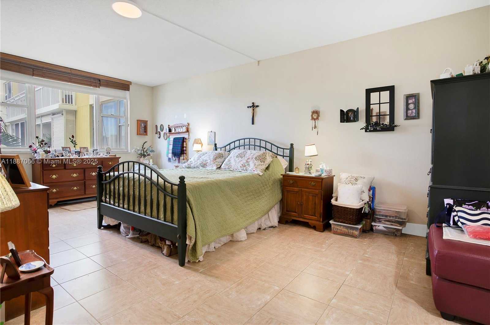 Small Image of 4400 HILLCREST DR #419C, Hollywood Number 13