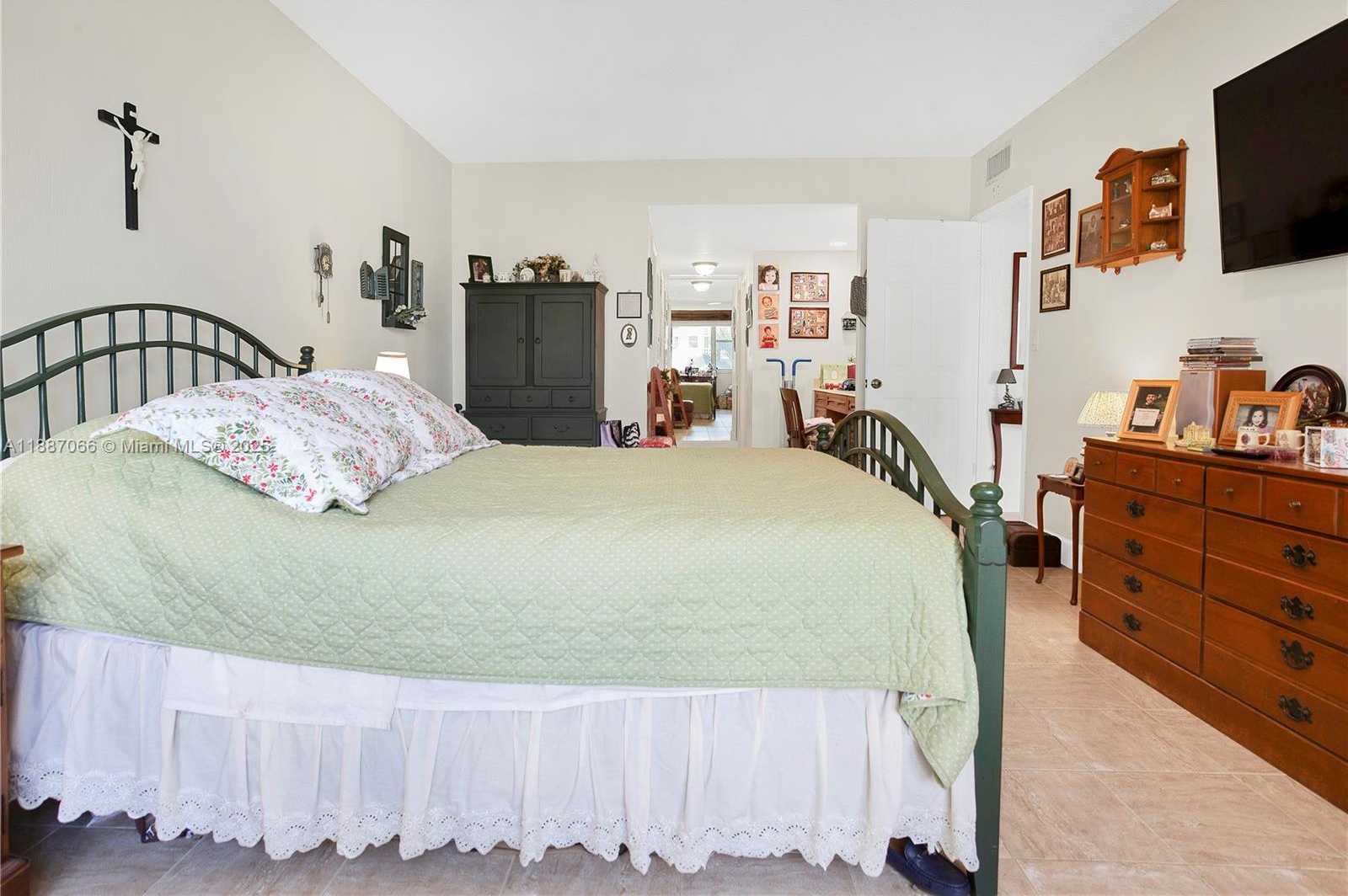 Small Image of 4400 HILLCREST DR #419C, Hollywood Number 15