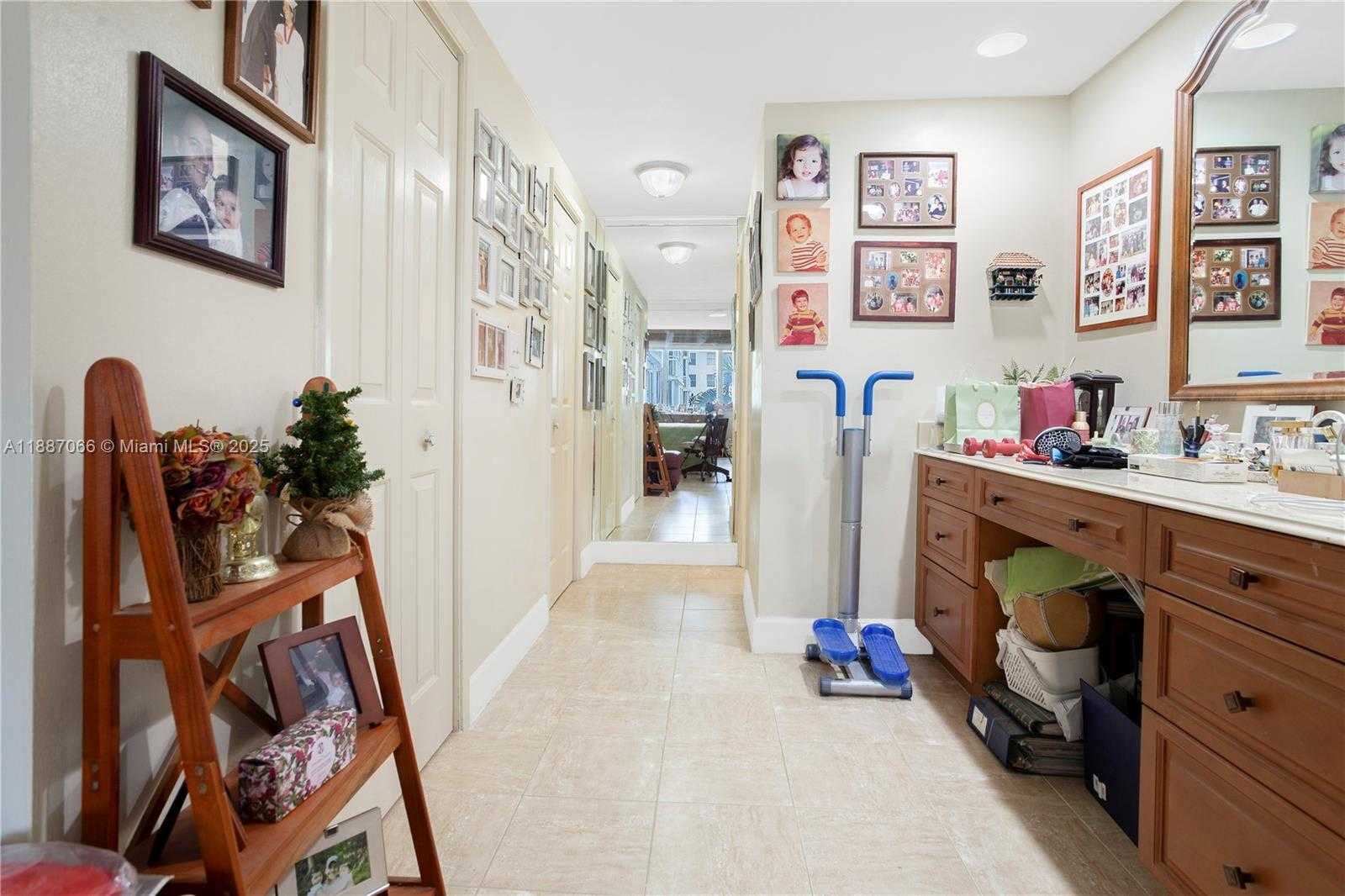 Small Image of 4400 HILLCREST DR #419C, Hollywood Number 16