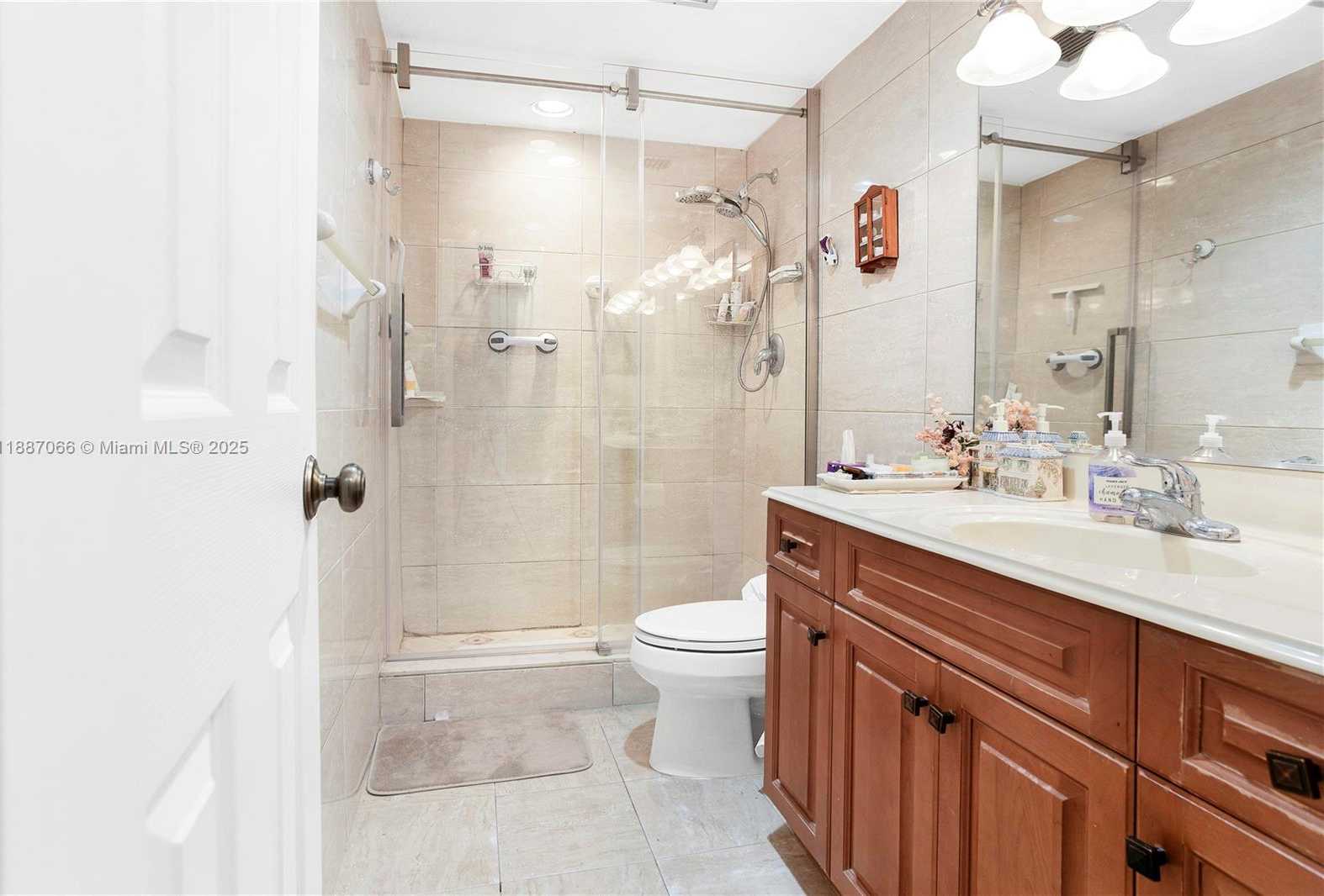 Small Image of 4400 HILLCREST DR #419C, Hollywood Number 17