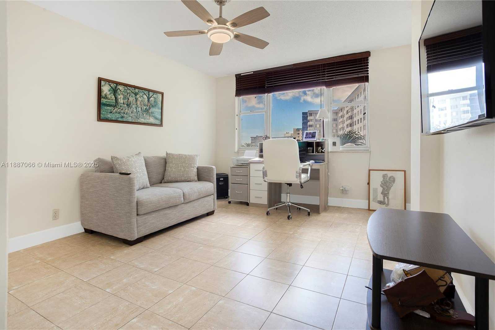 Small Image of 4400 HILLCREST DR #419C, Hollywood Number 18