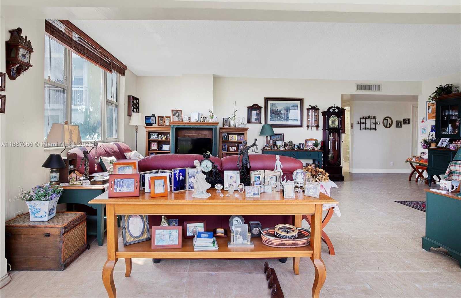 Small Image of 4400 HILLCREST DR #419C, Hollywood Number 6