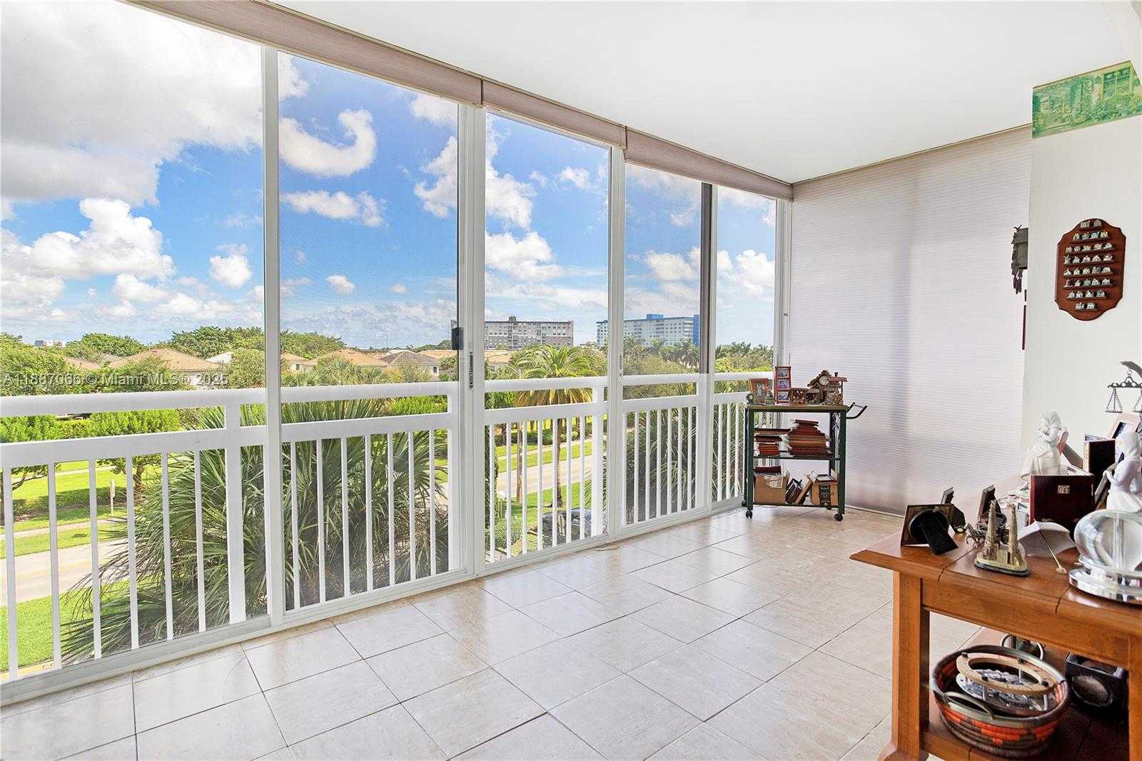 Small Image of 4400 HILLCREST DR #419C, Hollywood Number 9