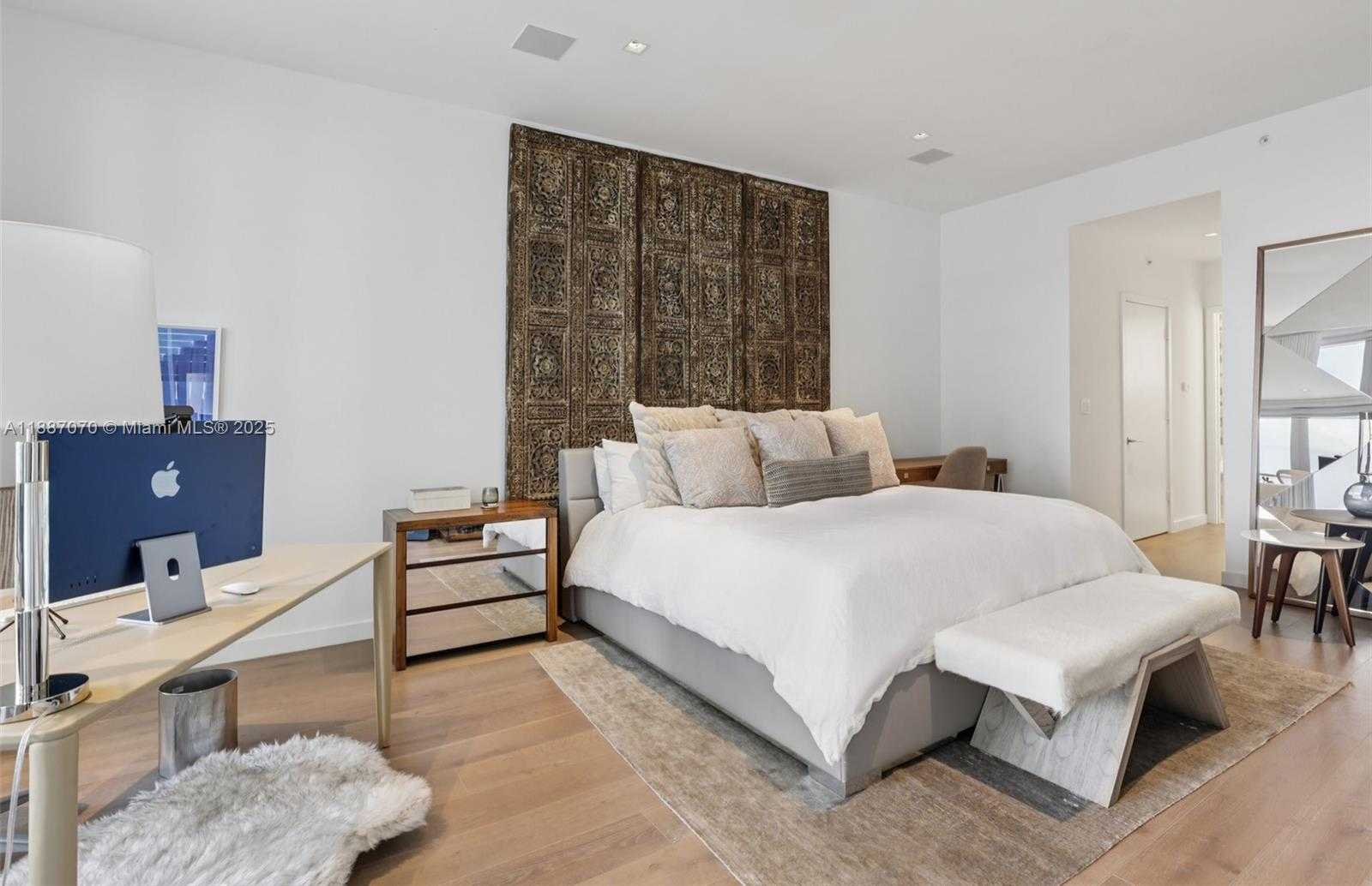 Small Image of 801 SOUTH POINTE DR #602, Miami Beach Number 11