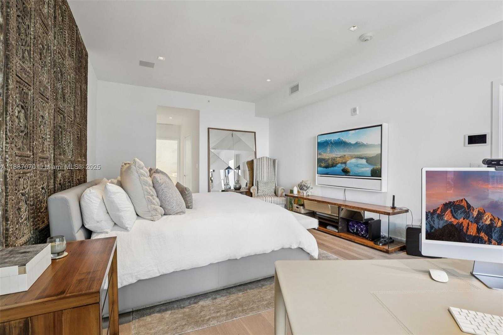 Small Image of 801 SOUTH POINTE DR #602, Miami Beach Number 12