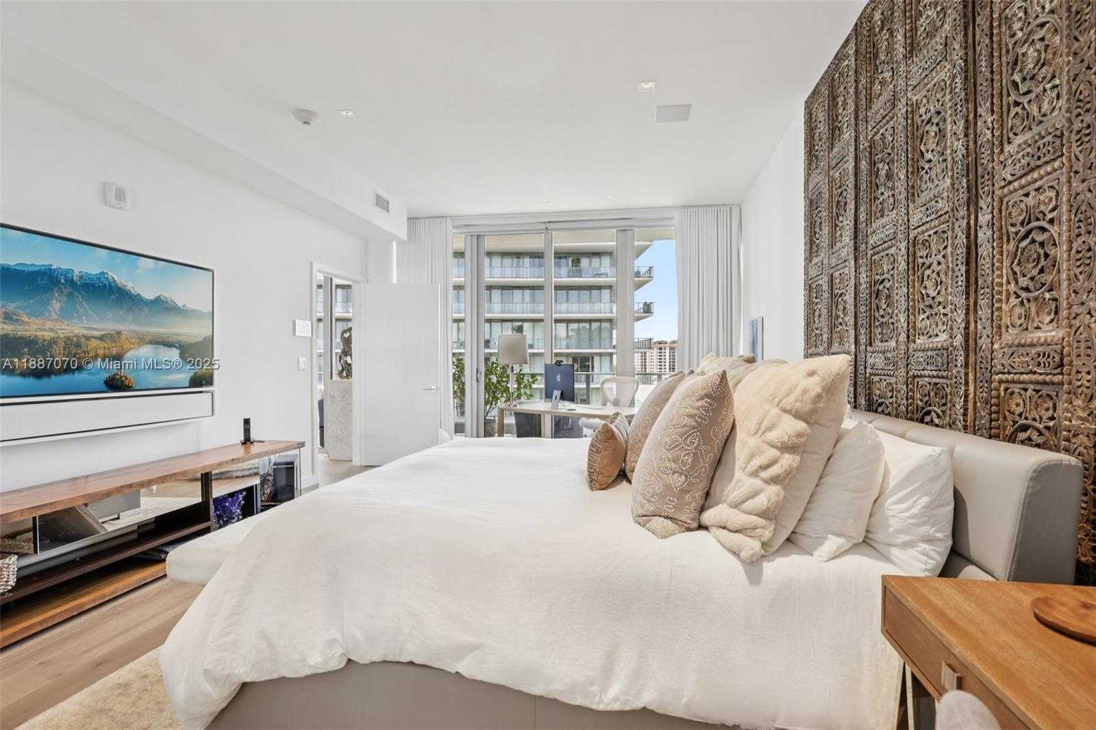 Small Image of 801 SOUTH POINTE DR #602, Miami Beach Number 13