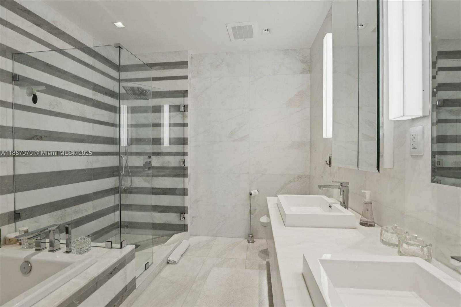 Small Image of 801 SOUTH POINTE DR #602, Miami Beach Number 15