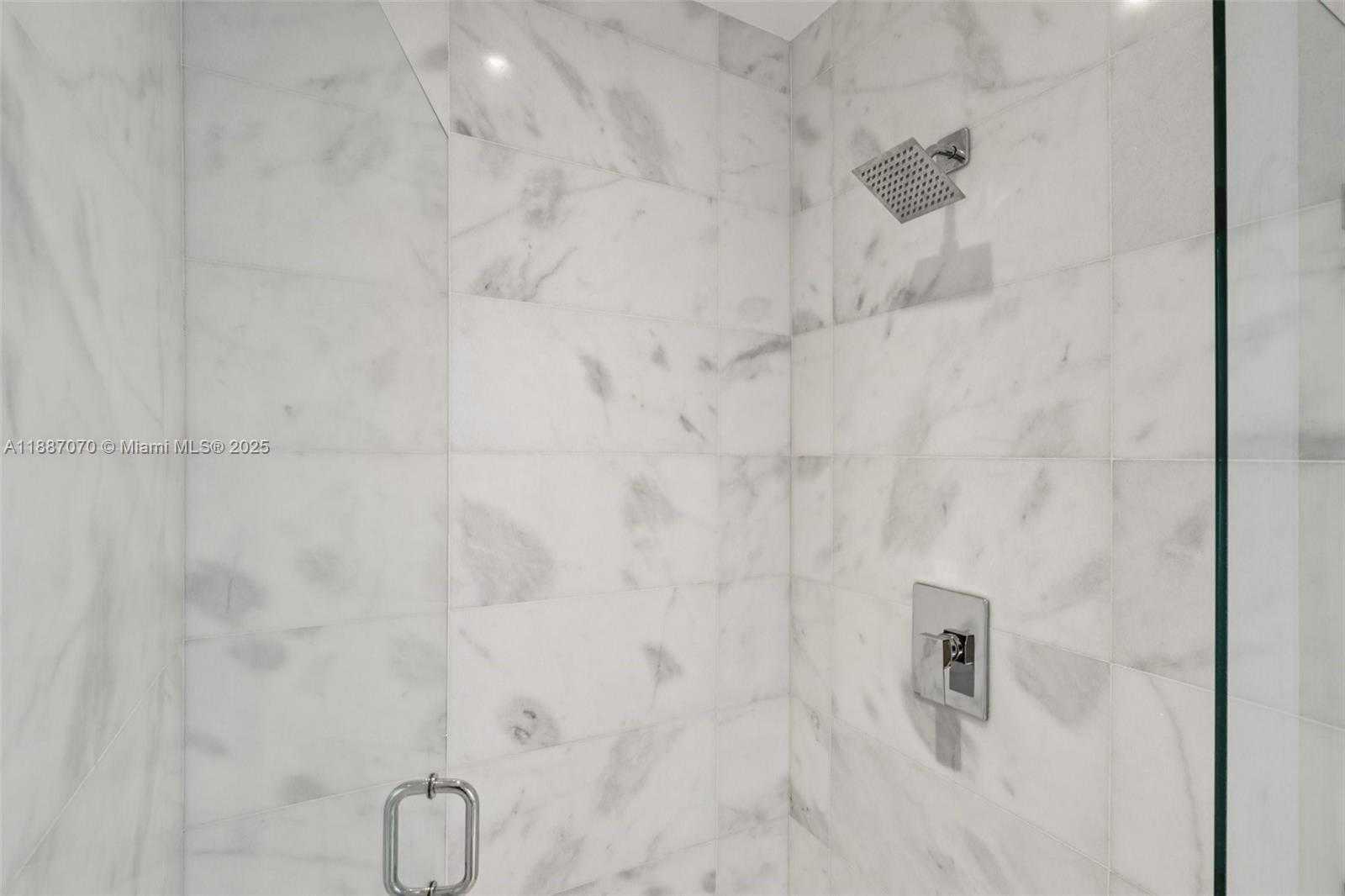 Small Image of 801 SOUTH POINTE DR #602, Miami Beach Number 17