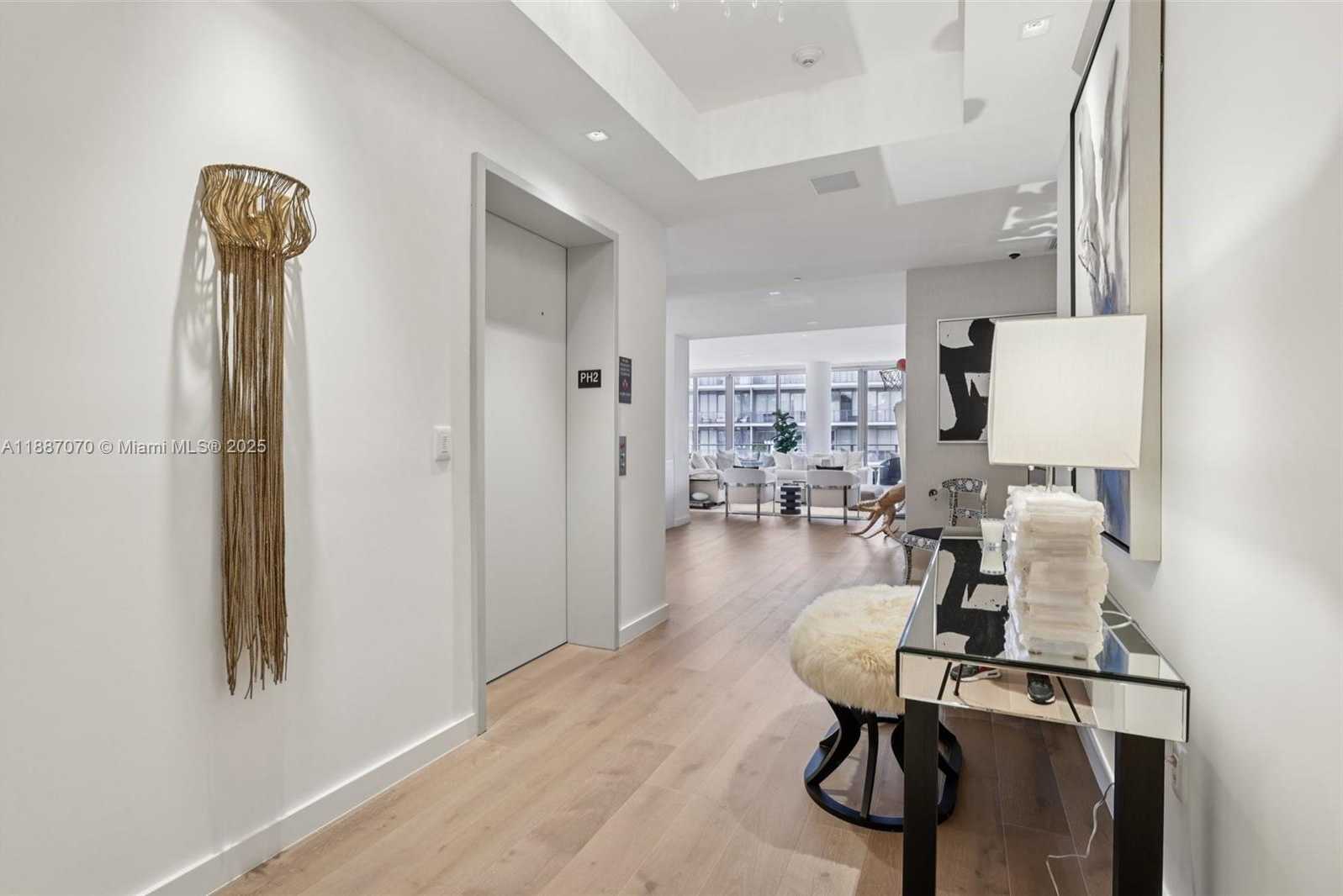Small Image of 801 SOUTH POINTE DR #602, Miami Beach Number 20