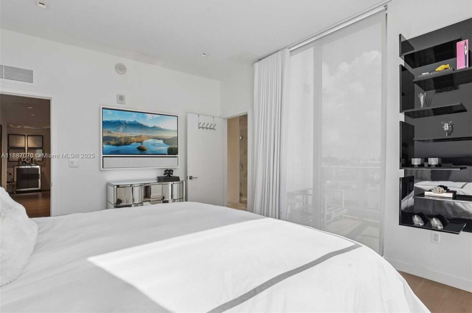 Small Image of 801 SOUTH POINTE DR #602, Miami Beach Number 23