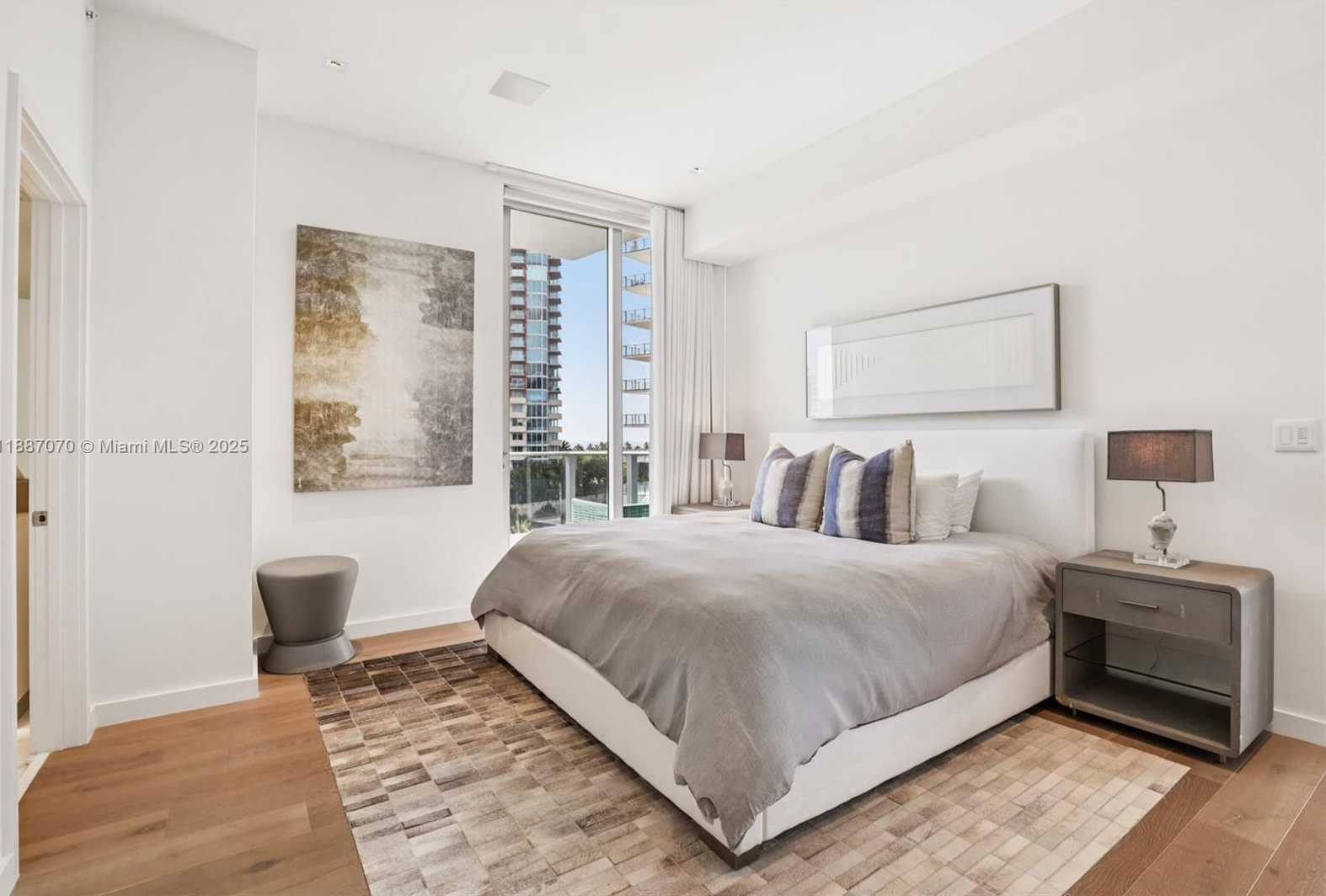 Small Image of 801 SOUTH POINTE DR #602, Miami Beach Number 25