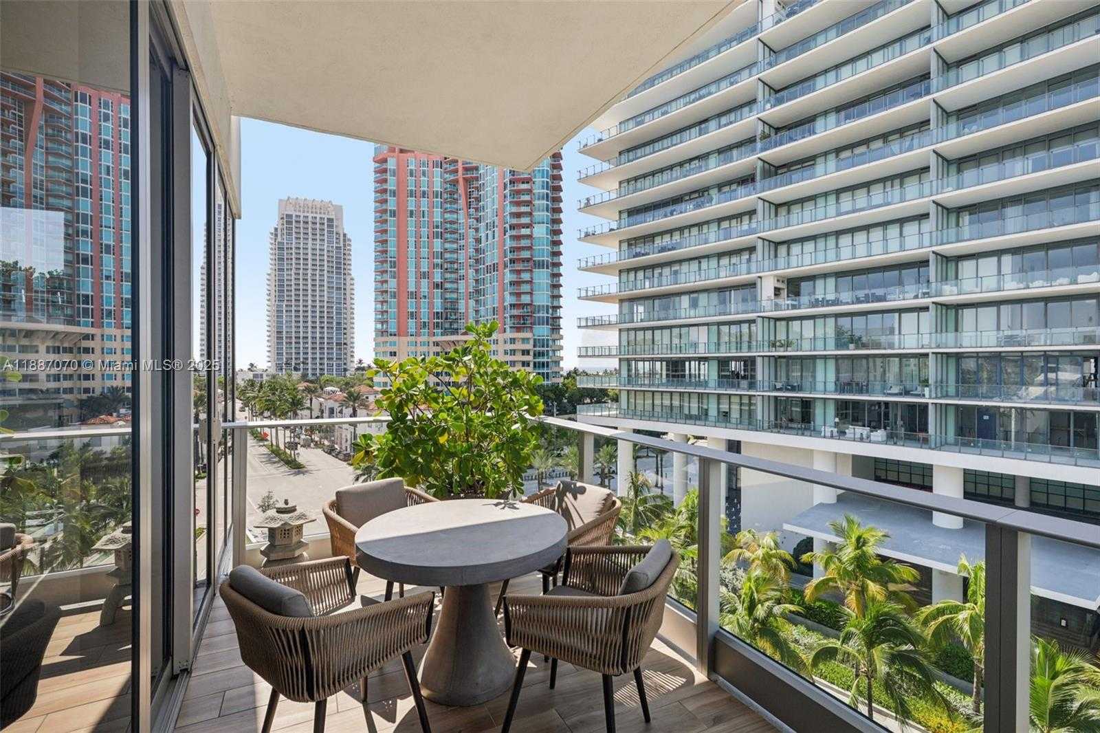 Small Image of 801 SOUTH POINTE DR #602, Miami Beach Number 28