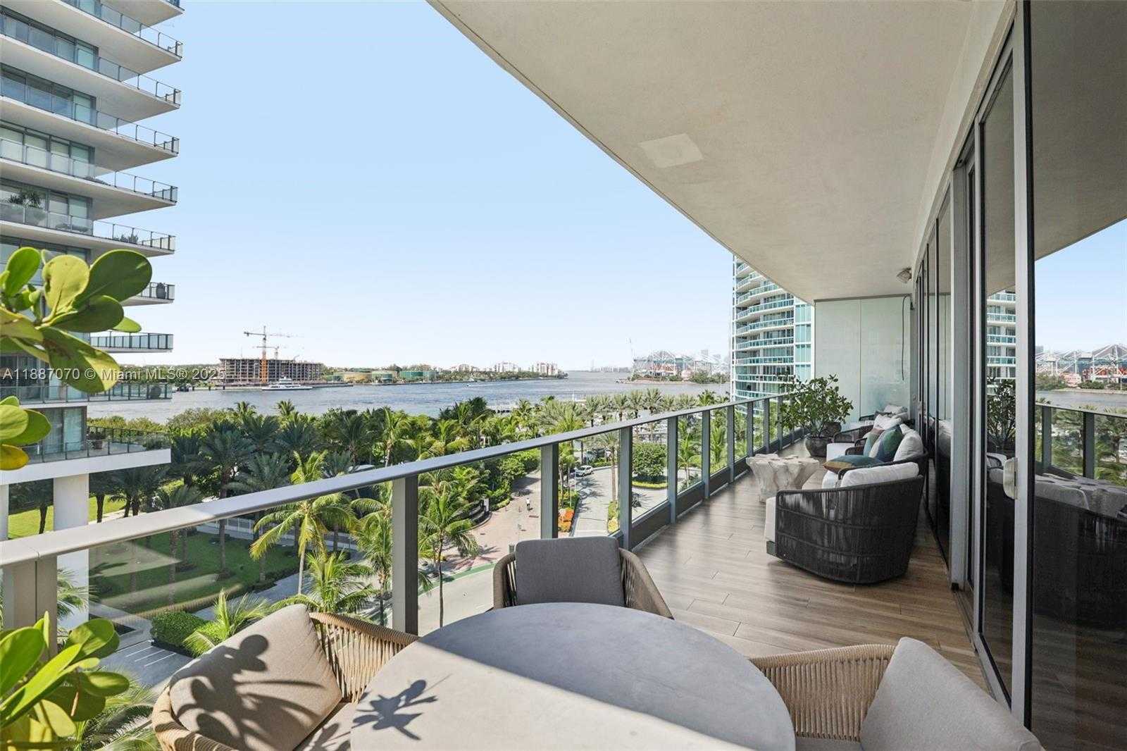 Small Image of 801 SOUTH POINTE DR #602, Miami Beach Number 29