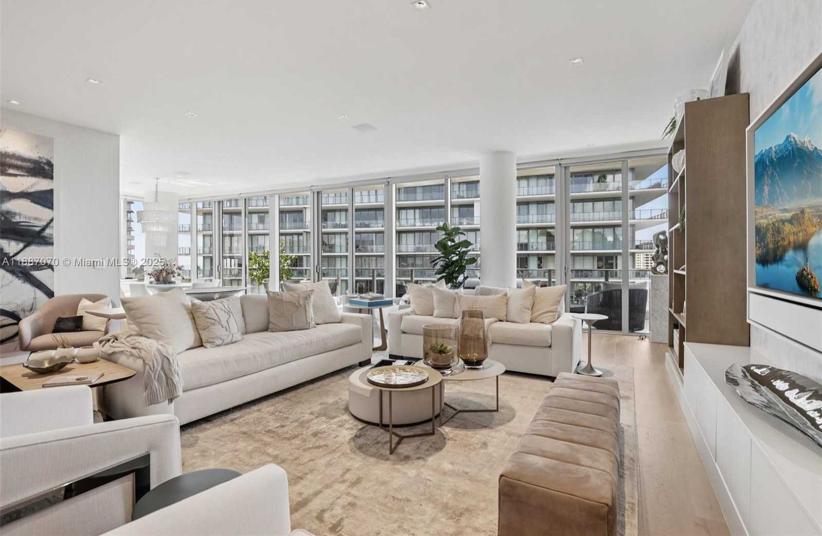 Small Image of 801 SOUTH POINTE DR #602, Miami Beach Number 3