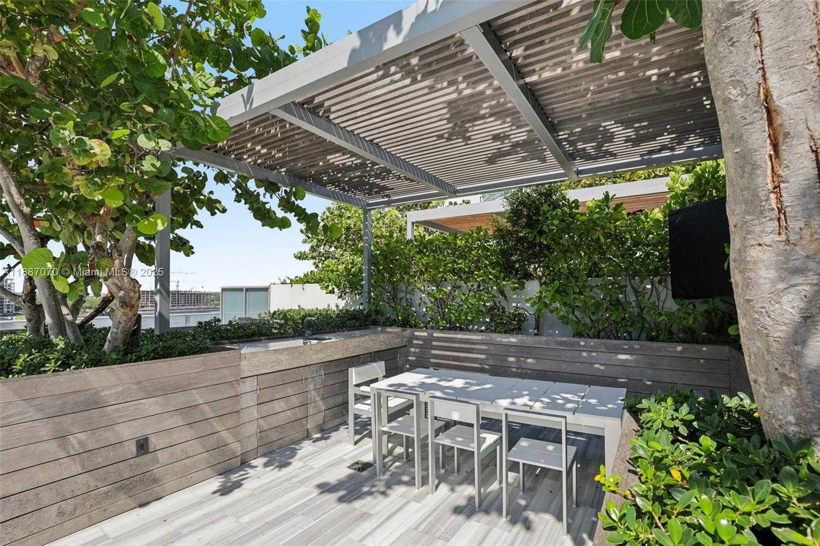 Small Image of 801 SOUTH POINTE DR #602, Miami Beach Number 31