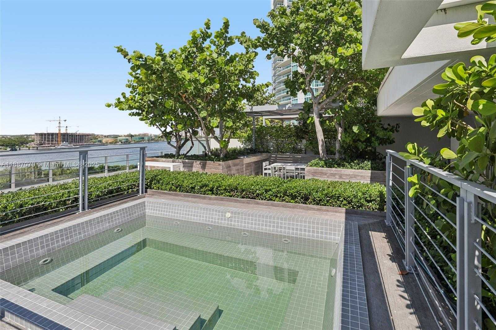 Small Image of 801 SOUTH POINTE DR #602, Miami Beach Number 33