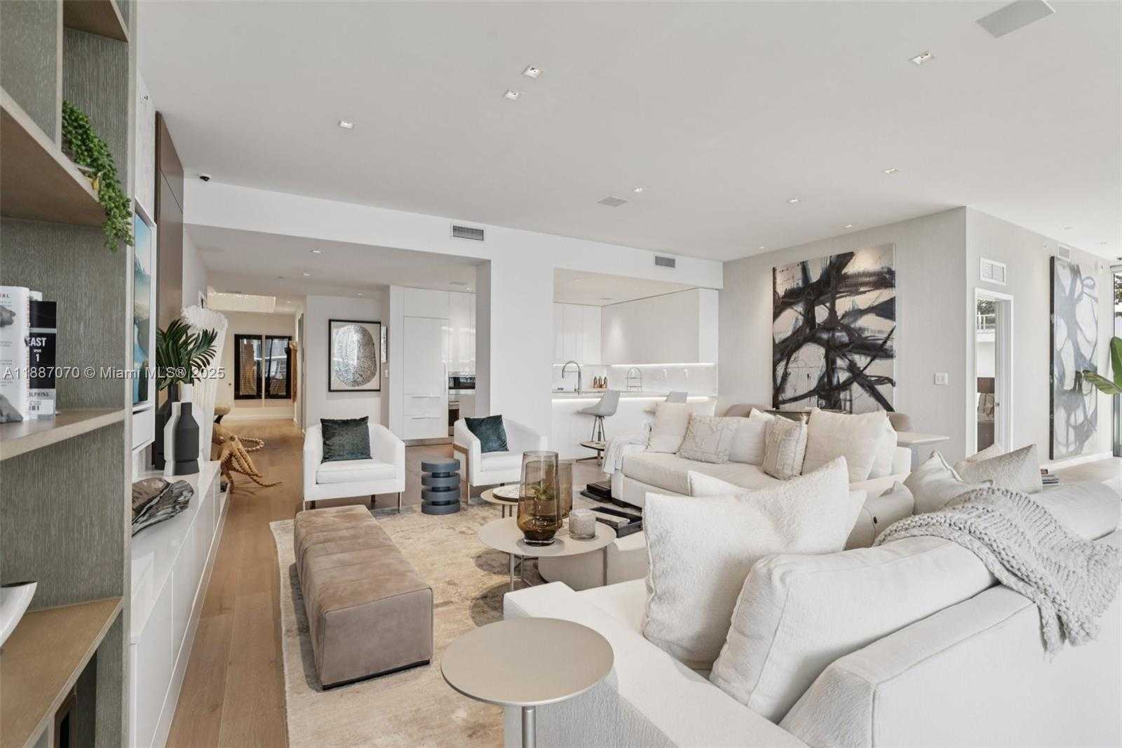 Small Image of 801 SOUTH POINTE DR #602, Miami Beach Number 4