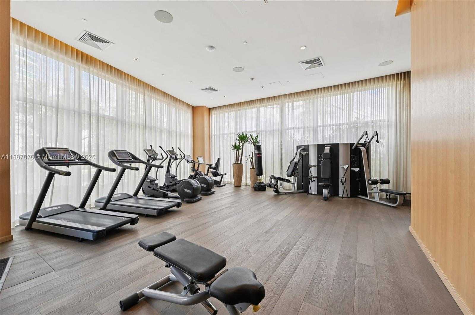 Small Image of 801 SOUTH POINTE DR #602, Miami Beach Number 40
