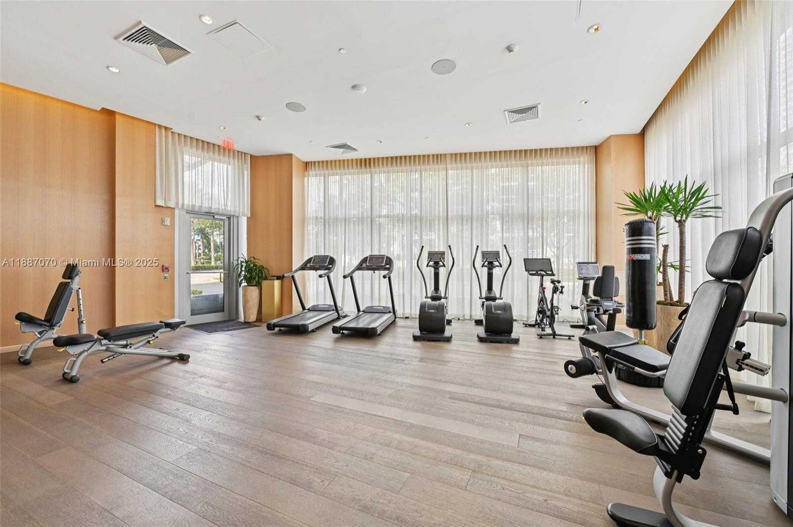 Small Image of 801 SOUTH POINTE DR #602, Miami Beach Number 41