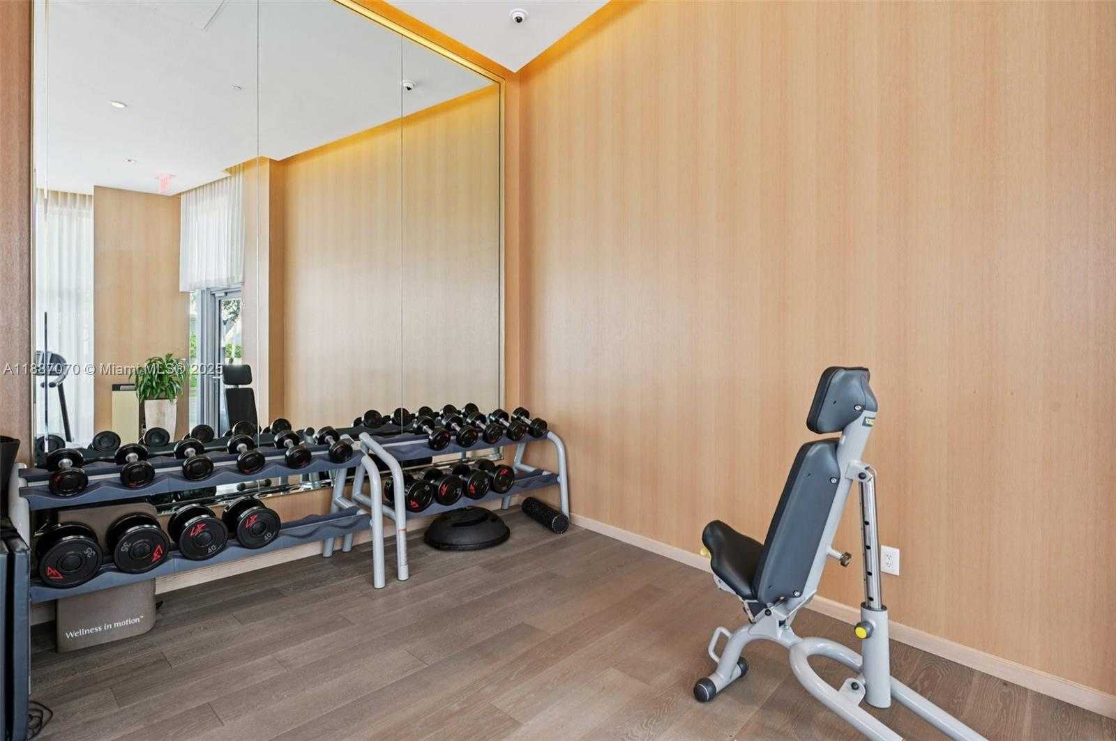 Small Image of 801 SOUTH POINTE DR #602, Miami Beach Number 42