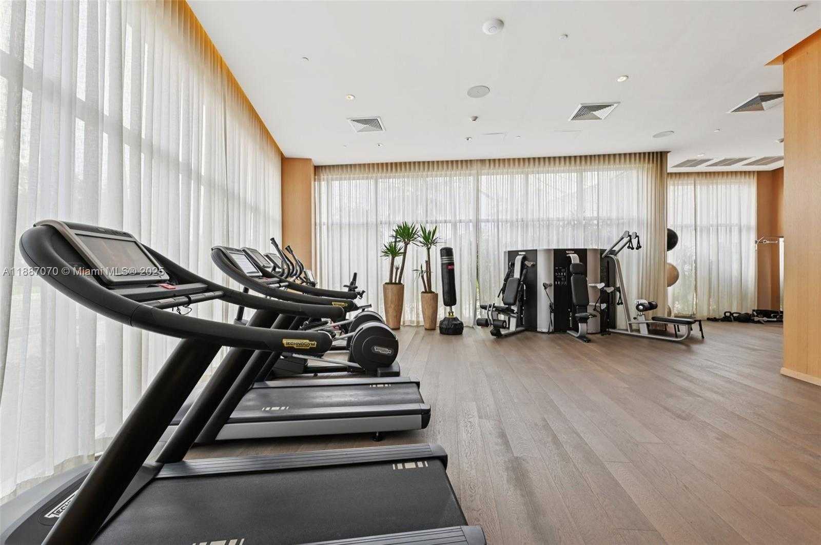 Small Image of 801 SOUTH POINTE DR #602, Miami Beach Number 43