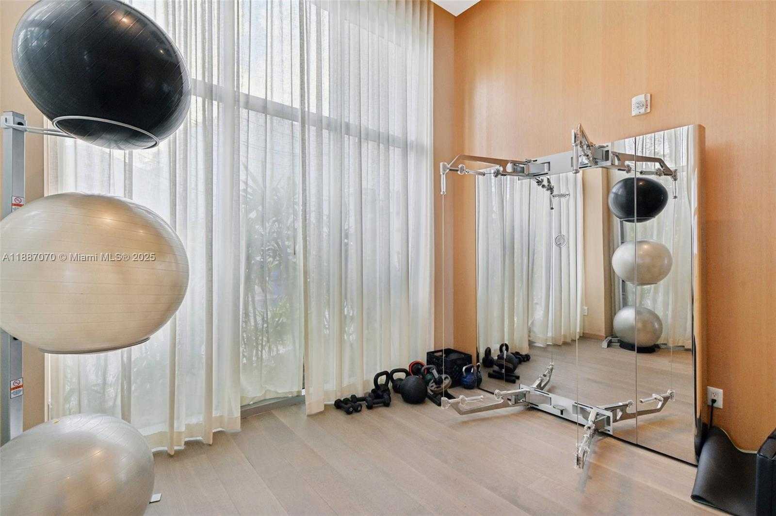 Small Image of 801 SOUTH POINTE DR #602, Miami Beach Number 45