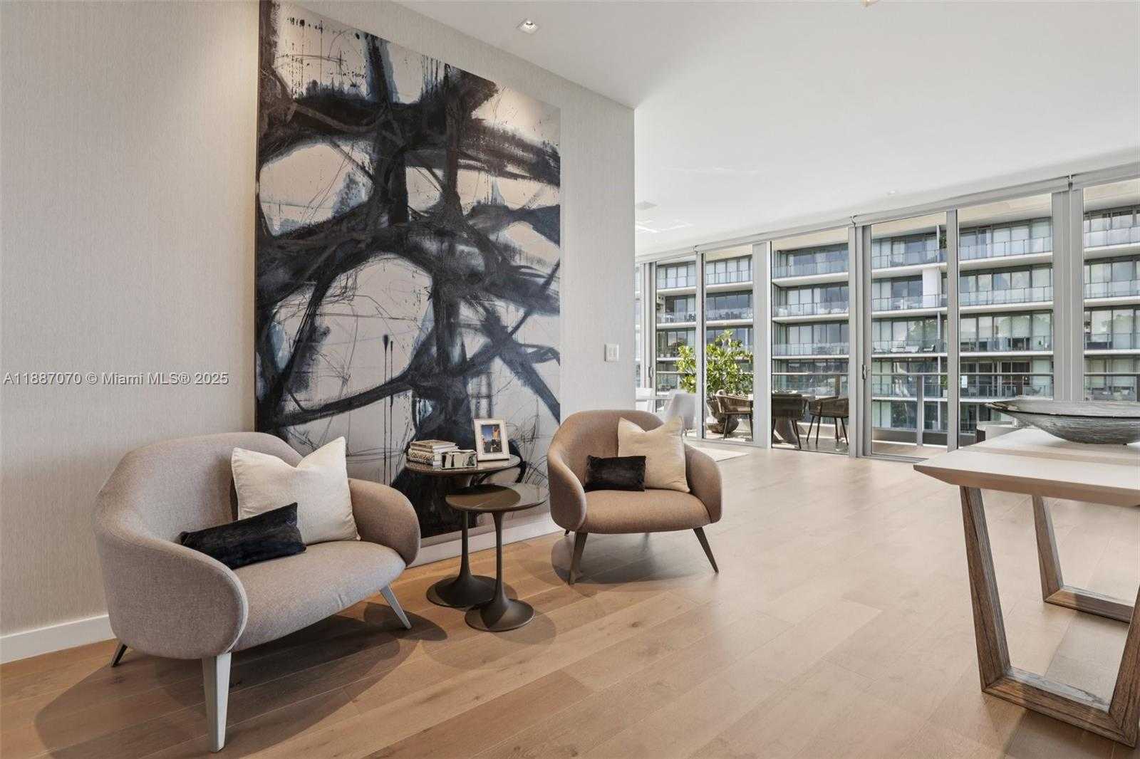 Small Image of 801 SOUTH POINTE DR #602, Miami Beach Number 5