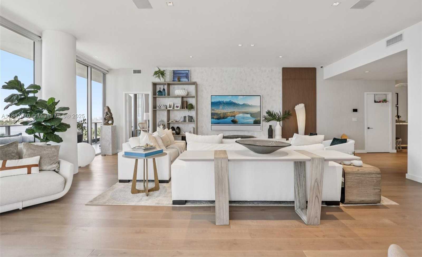 Small Image of 801 SOUTH POINTE DR #602, Miami Beach Number 6