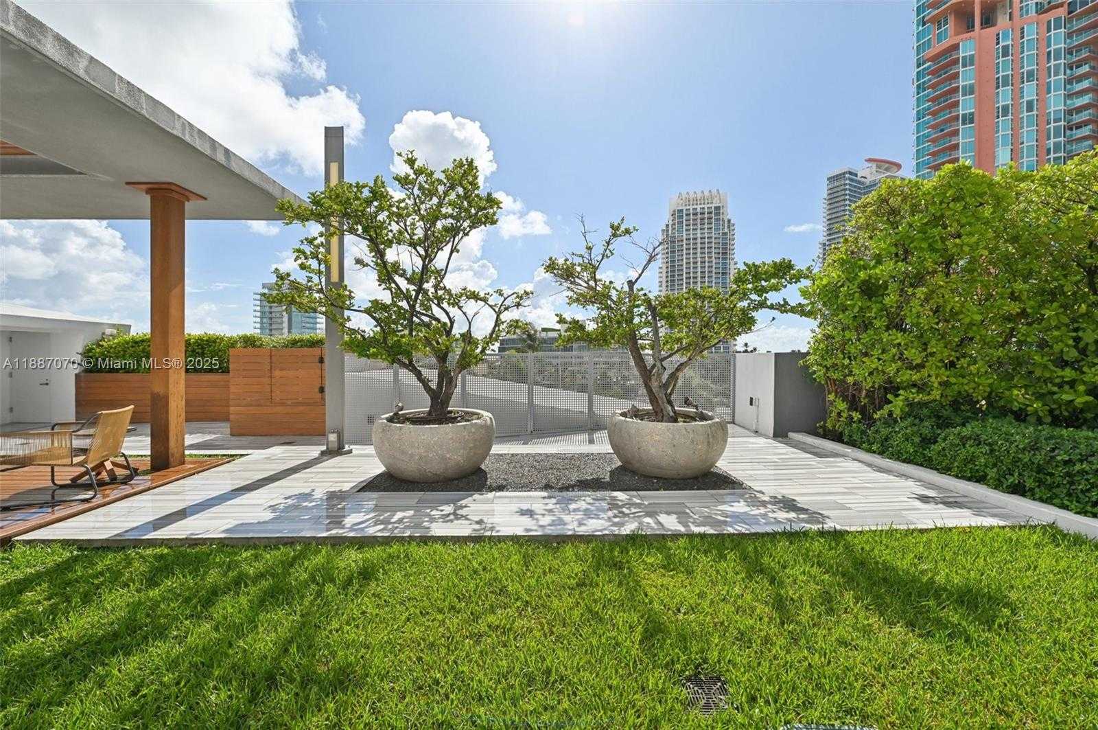 Small Image of 801 SOUTH POINTE DR #602, Miami Beach Number 63
