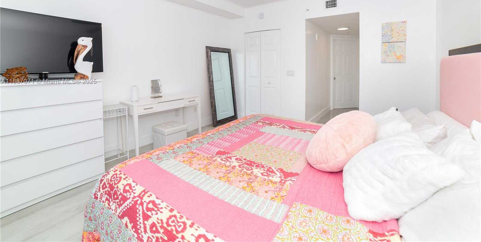 Small Image of 17150 NORTH BAY RD #2905, Sunny Isles Beach Number 22