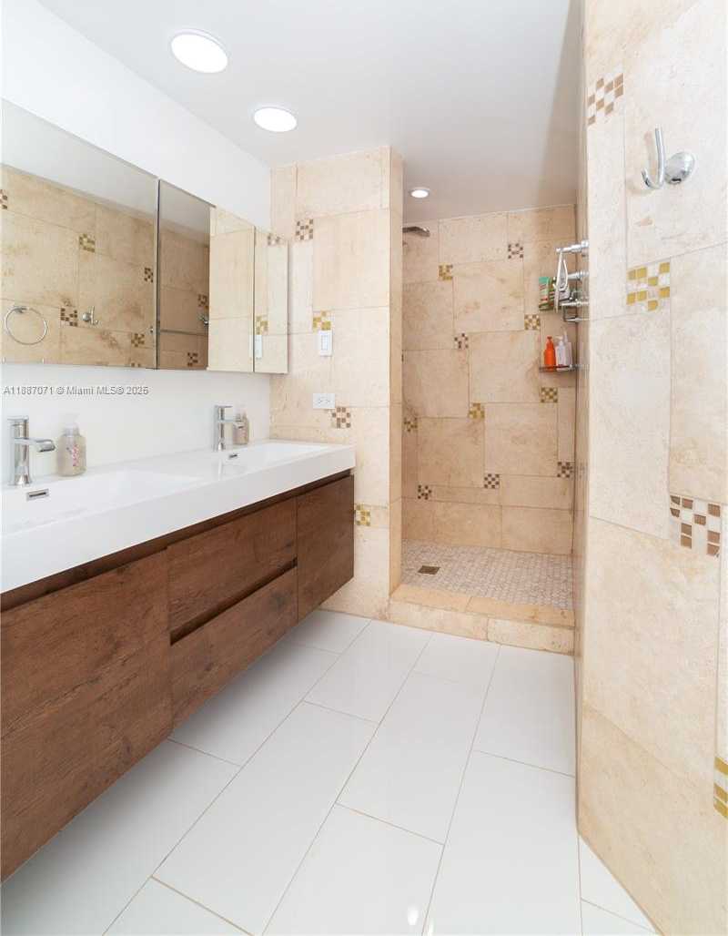 Small Image of 17150 NORTH BAY RD #2905, Sunny Isles Beach Number 28